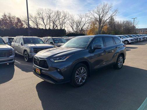 2022 Toyota Highlander Platinum