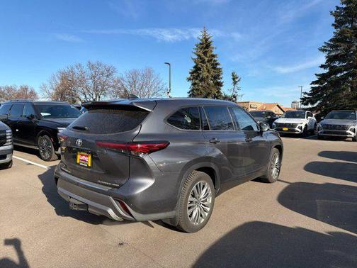 2022 Toyota Highlander Platinum