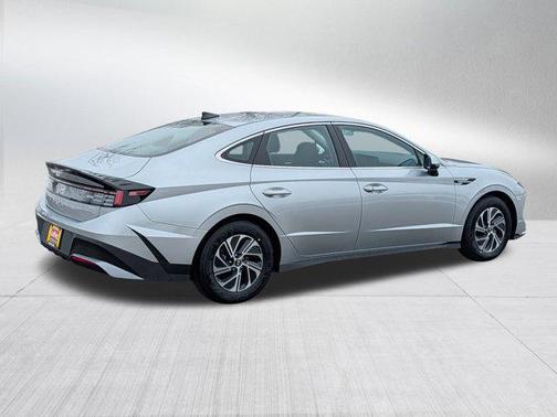 2026 Hyundai SONATA Hybrid Base