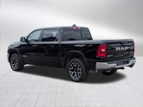 Diamond Black Crystal Pearlcoat 2025 RAM 1500 Laramie