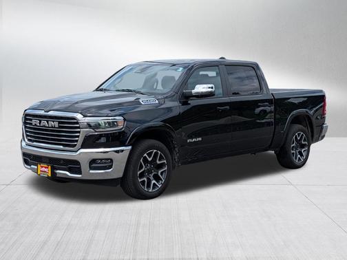 Diamond Black Crystal Pearlcoat 2025 RAM 1500 Laramie