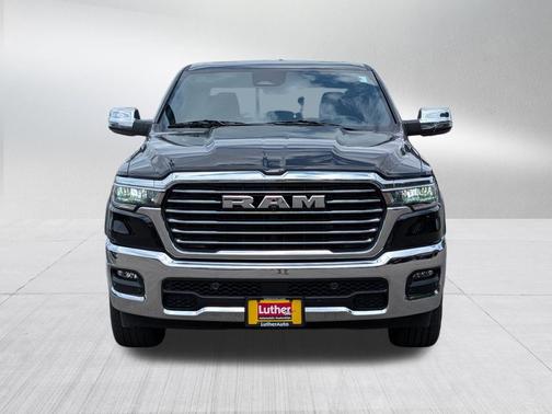 Diamond Black Crystal Pearlcoat 2025 RAM 1500 Laramie