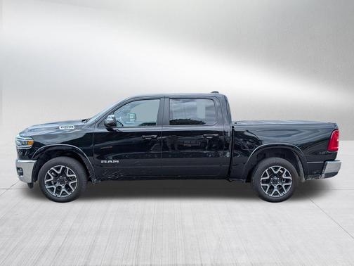 Diamond Black Crystal Pearlcoat 2025 RAM 1500 Laramie