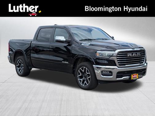 Diamond Black Crystal Pearlcoat 2025 RAM 1500 Laramie