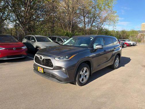 Magnetic Gray Metallic 2021 Toyota Highlander LE