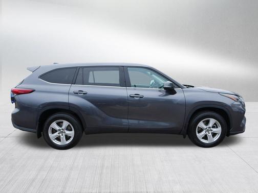 Magnetic Gray Metallic 2021 Toyota Highlander LE