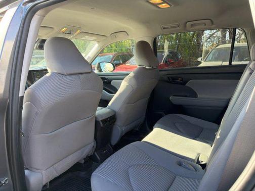 Magnetic Gray Metallic 2021 Toyota Highlander LE