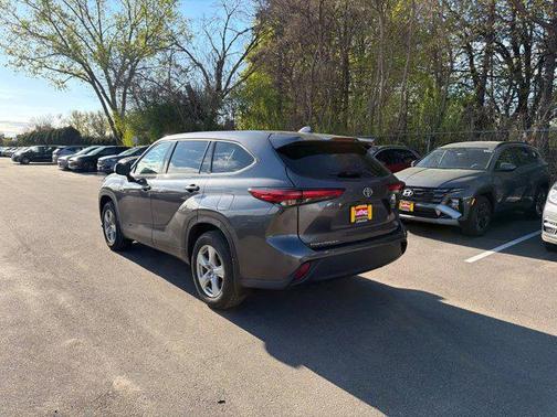 Magnetic Gray Metallic 2021 Toyota Highlander LE