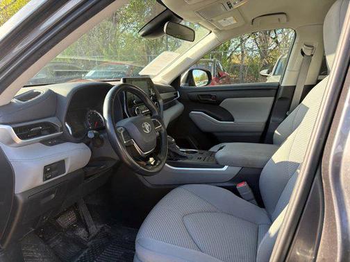 Magnetic Gray Metallic 2021 Toyota Highlander LE