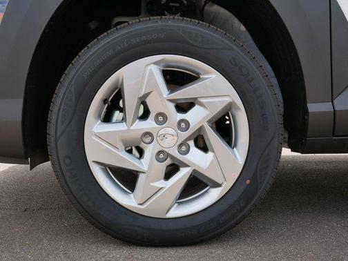 2025 Hyundai KONA SE