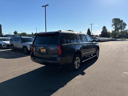 Shadow Gray Metallic 2019 Chevrolet Suburban LT
