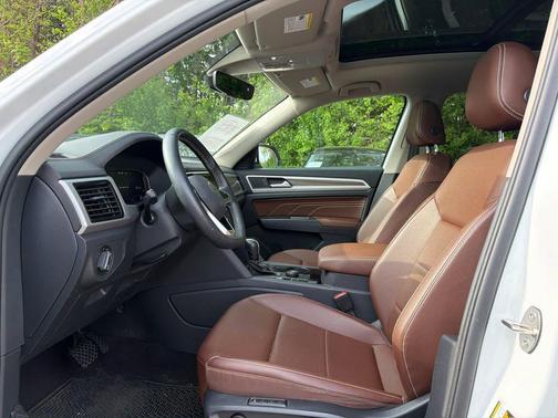 Pure White 2021 Volkswagen Atlas 3.6L SEL