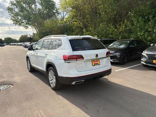 Pure White 2021 Volkswagen Atlas 3.6L SEL