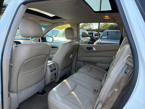 2016 Nissan Pathfinder SL