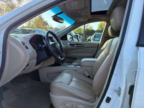 2016 Nissan Pathfinder SL