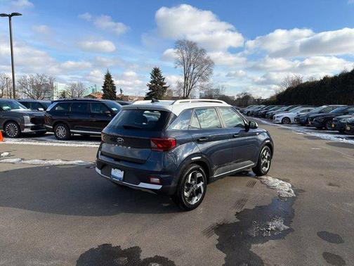 2022 Hyundai VENUE Limited