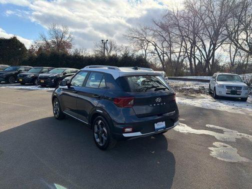 2022 Hyundai VENUE Limited