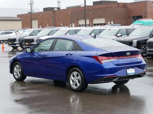 2023 Hyundai ELANTRA SE