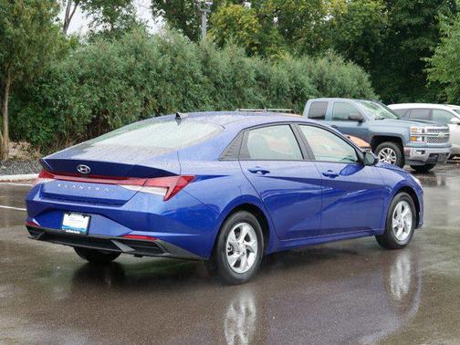 2023 Hyundai ELANTRA SE