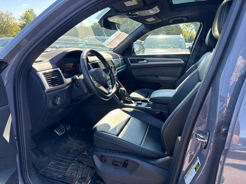 2022 Volkswagen Atlas Cross Sport 3.6L V6 SEL R-Line