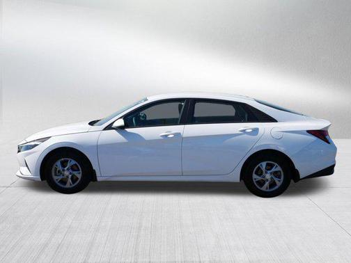 2023 Hyundai ELANTRA SE
