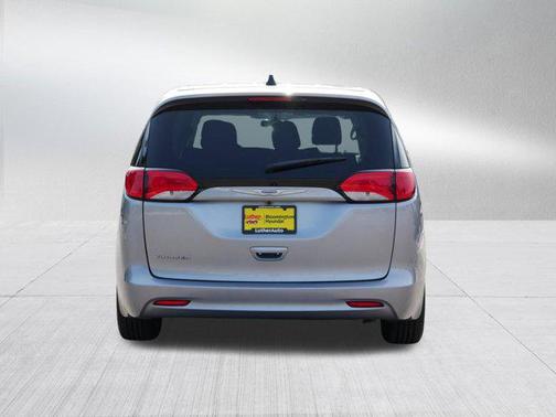 2020 Chrysler Voyager L
