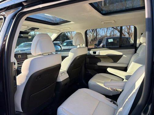 Phantom Black 2025 Hyundai SANTA FE Calligraphy