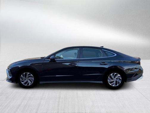 Abyss Black 2026 Hyundai SONATA Hybrid Base
