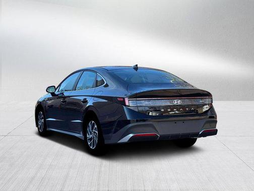 Abyss Black 2026 Hyundai SONATA Hybrid Base