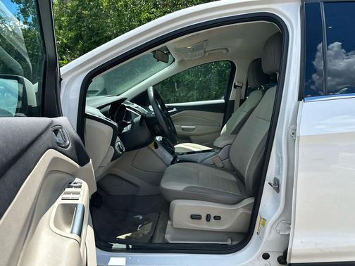 White Platinum Metallic Tri-Coat 2015 Ford Escape SE