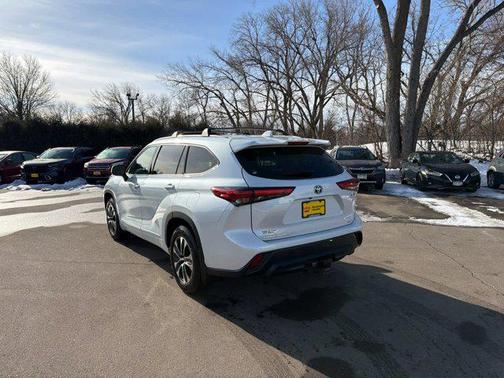 2022 Toyota Highlander Hybrid XLE