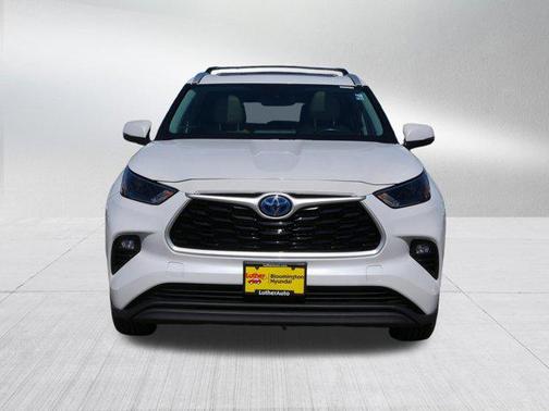 Wind Chill Pearl 2022 Toyota Highlander Hybrid XLE