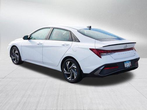 2025 Hyundai ELANTRA HEV SEL Sport