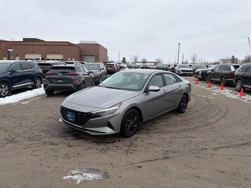 2023 Hyundai ELANTRA SEL