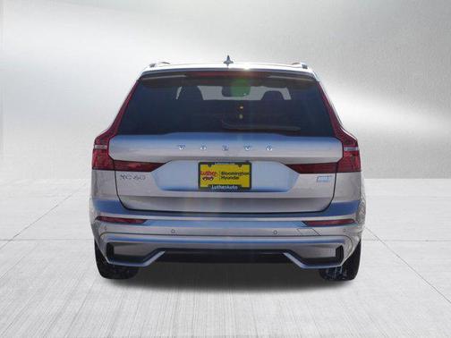 2023 Volvo XC60 Recharge Plug-In Hybrid T8 Ultimate Dark Theme