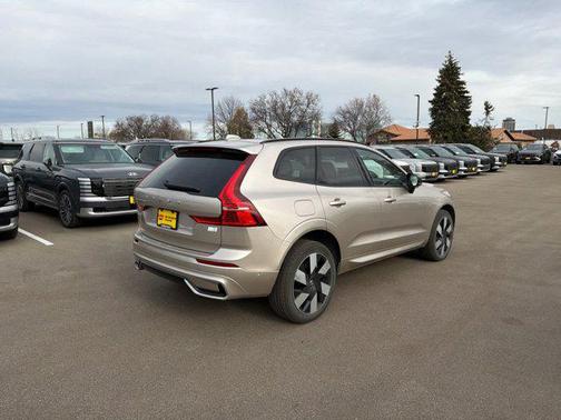 2023 Volvo XC60 Recharge Plug-In Hybrid T8 Ultimate Dark Theme