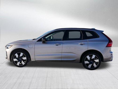 2023 Volvo XC60 Recharge Plug-In Hybrid T8 Ultimate Dark Theme