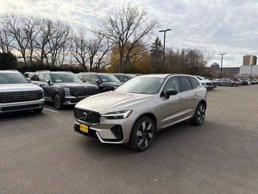 2023 Volvo XC60 Recharge Plug-In Hybrid T8 Ultimate Dark Theme