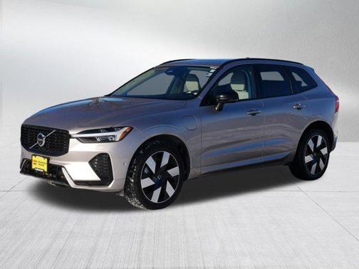 2023 Volvo XC60 Recharge Plug-In Hybrid T8 Ultimate Dark Theme