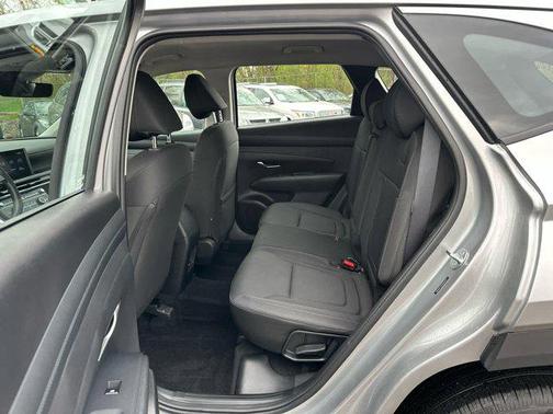 Shimmering Silver 2025 Hyundai TUCSON SE