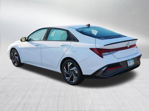 2025 Hyundai ELANTRA HEV SEL Sport