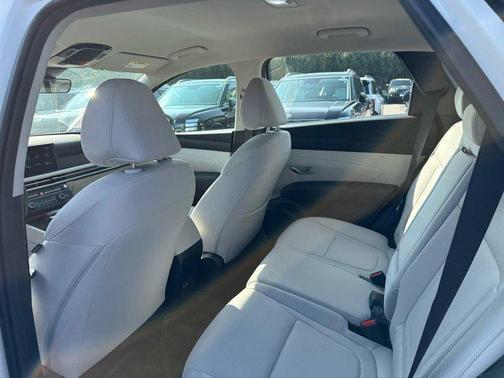 2025 Hyundai TUCSON SE