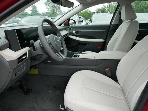 2025 Hyundai SONATA Hybrid SE