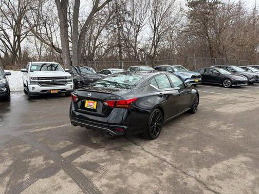 2022 Nissan Altima SR FWD