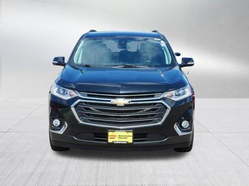 Mosaic Black Metallic 2020 Chevrolet Traverse LT Cloth