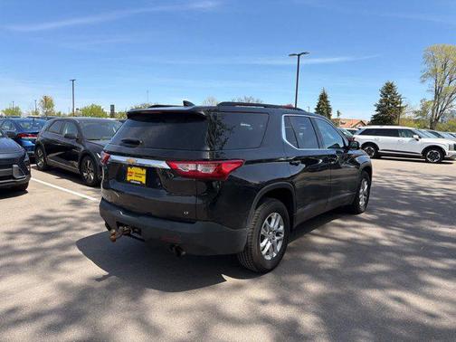 Mosaic Black Metallic 2020 Chevrolet Traverse LT Cloth
