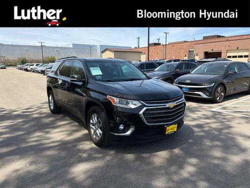 Mosaic Black Metallic 2020 Chevrolet Traverse LT Cloth
