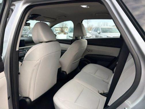 2025 Hyundai TUCSON SE