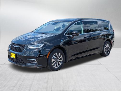 Diamond Black Crystal Pearlcoat 2024 Chrysler Pacifica Hybrid Select