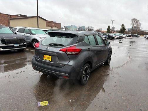 Gun Metallic 2019 Nissan Kicks SR